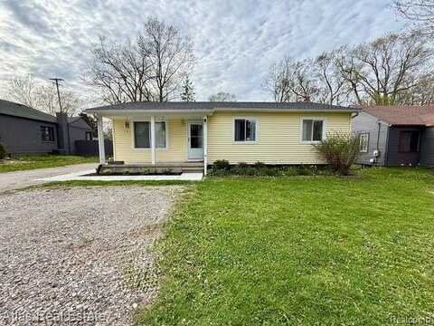 1010 STATE Road, Fenton, MI 48430