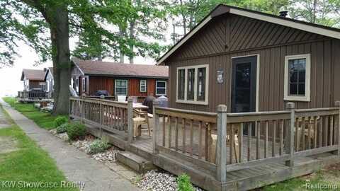 3974 W HOUGHTON LAKE Drive, Houghton Lake, MI 48629