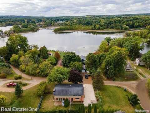 2728 DEVONSHIRE, Leonard, MI 48367