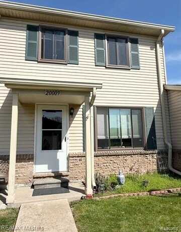 20009 VILLAGE GREEN Court, Trenton, MI 48183