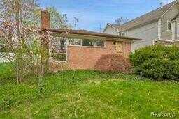 2051 AVONDALE Street, Sylvan Lake, MI 48320