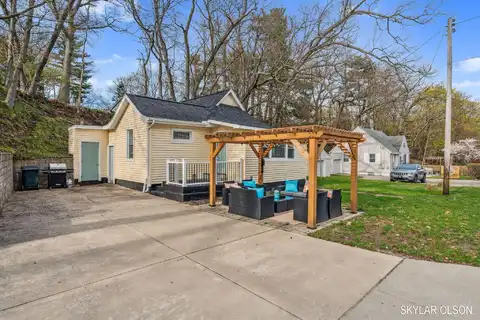 3316 Lakeshore Drive, Muskegon, MI 49441