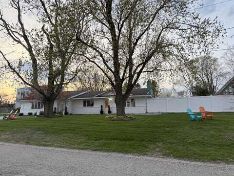620 North Drive, New Buffalo, MI 49117