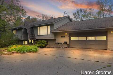 3906 E Sternberg Road, Fruitport, MI 49415