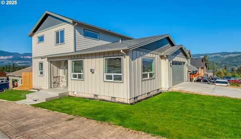 1099 SE Windsong DR, Cascade Locks, OR 97014