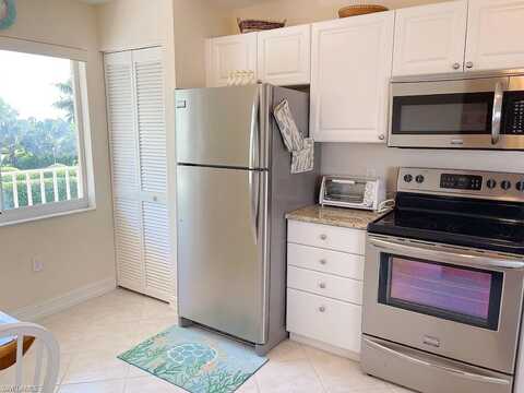 Sandpiper Bay Cir, Naples, FL 34112