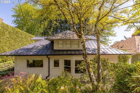 2626 SW RAVENSVIEW DR, Portland, OR 97201