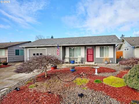 427 E CLACKAMAS CIR, Woodburn, OR 97071