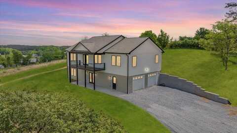 5152 Roanoke RD, Daleville, VA 24083