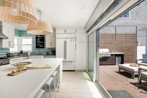 805 Brighton Court, San Diego, CA 92109