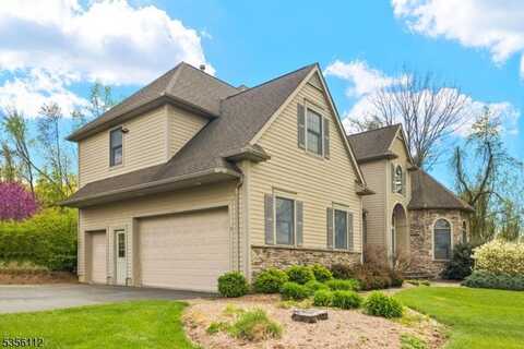 2 Sutton Ct, Hardyston, NJ 07419