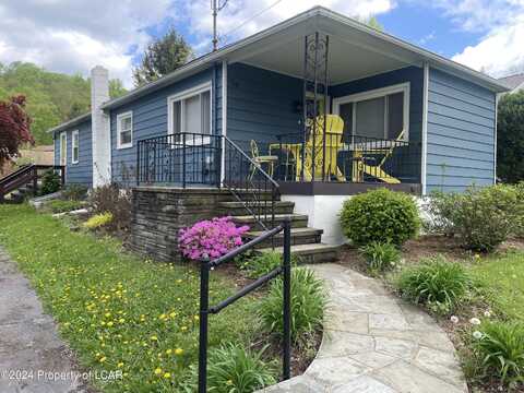 28 1st Street, Harveys Lake, PA 18618