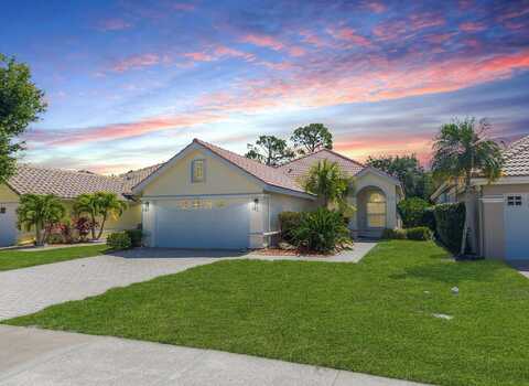 562 SW New Castle Cove, Port Saint Lucie, FL 34986