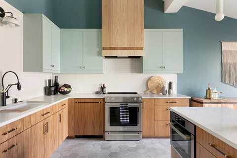 Hyland, MINNEAPOLIS, MN 55437