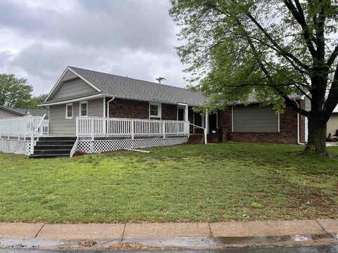 613 Arnold Dr, Lyons, KS 67554