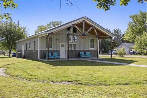 304 E Market St, Burrton, KS 67020