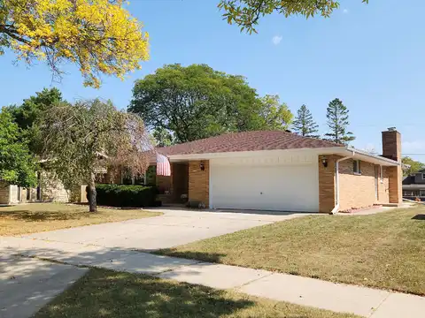 122Nd, MILWAUKEE, WI 53227