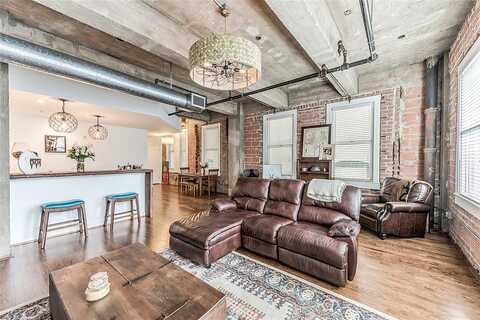 Travis St, Houston, TX 77002
