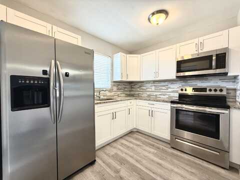 770 Lori Drive, Palm Springs, FL 33461