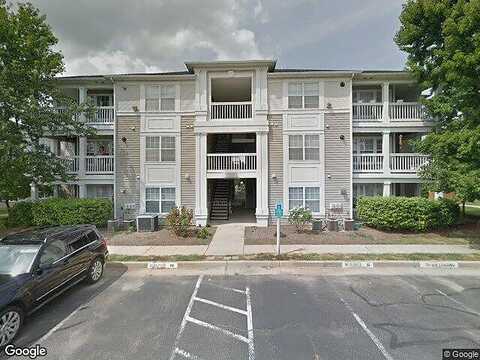Lacy Dr, Manassas, VA 20109