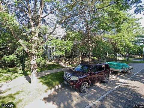 Woodlynn Ave, Maplewood, MN 55109