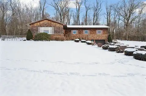 Rebecca St, Derry, PA 15779