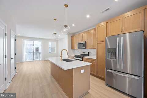 Glen Manor Dr, CHANTILLY, VA 20151