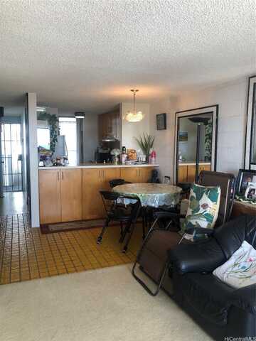 647 Kunawai Lane, Honolulu, HI 96817