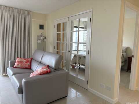 2140 Kuhio Avenue, Honolulu, HI 96815