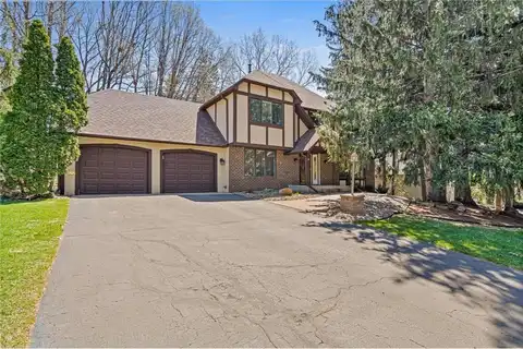 1337 Kenilworth Drive, Woodbury, MN 55125