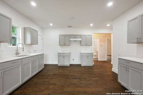 1030 elsmere, San Antonio, TX 78201