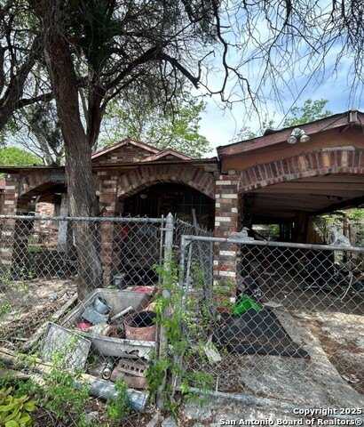 1225 Saltillo, San Antonio, TX 78207