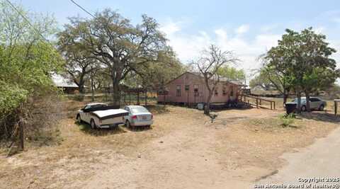 818 Flores, Devine, TX 78016