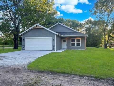 700 St. Charles Street, Holden, MO 64040