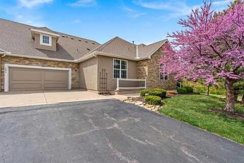11545 S Bell Court Drive, Olathe, KS 66061