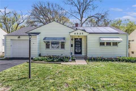 8525 Sleepy Hollow Road, Kansas City, MO 64114