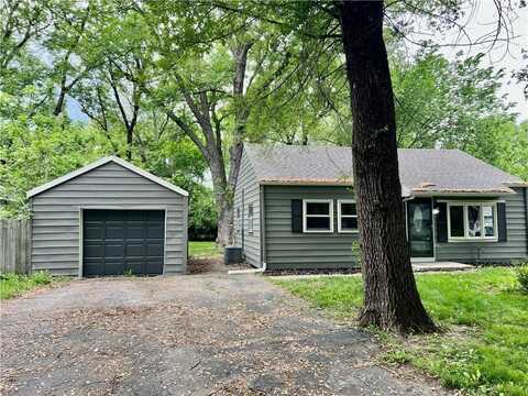 8416 Greenwood Road, Raytown, MO 64138