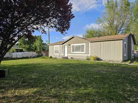 92 5th St N, Nampa, ID 83687
