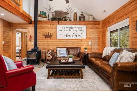 10390 Gamann Dr, Cascade, ID 83611