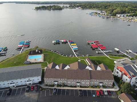 8960 E Hatchery Road, Syracuse, IN 46567