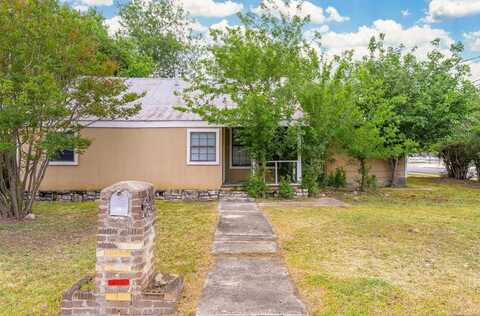 102 McFarland St, Kerrville, TX 78028