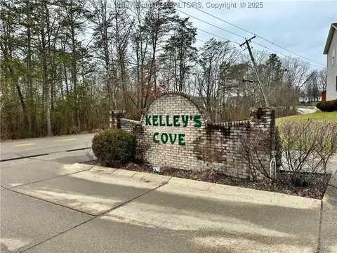 Kelley's Cove Road, Hurricane, WV 25526