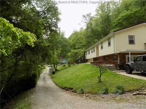 225 RED BUD Terrace, Belle, WV 25015