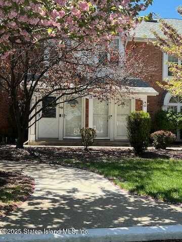 14 Village Lane, Staten Island, NY 10312