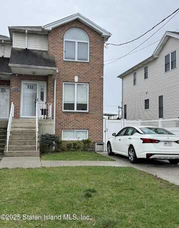 476 Riga Street, Staten Island, NY 10306