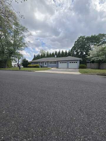 201 W Arctic Ave, Minotola, NJ 08341