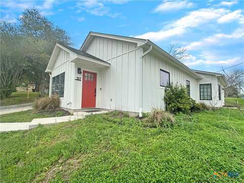 317 8th Street, Shiner, TX 77984