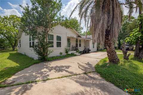 2409 E Red River Street, Victoria, TX 77901