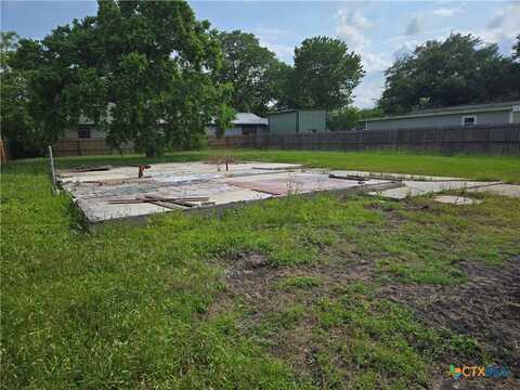 1003 E Virginia Avenue, Victoria, TX 77901