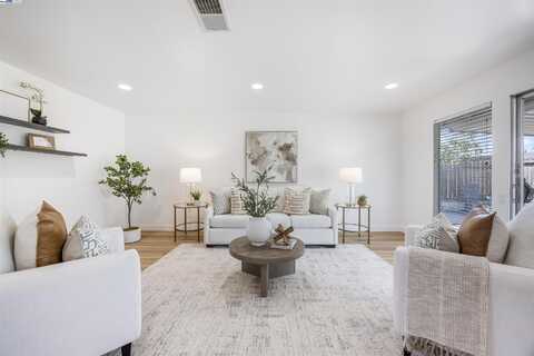 1598 Bluebell Dr, Livermore, CA 94551